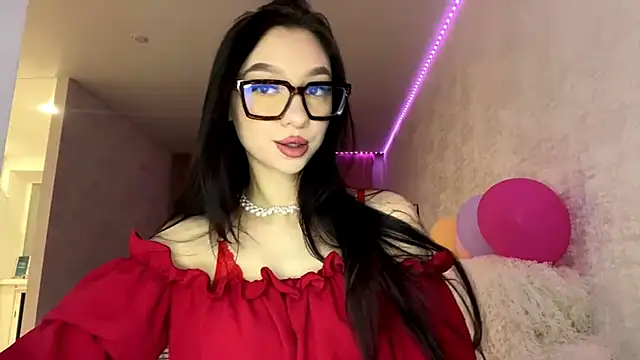 KristaLarmon online show from December 4, 2025, 5:21 pm