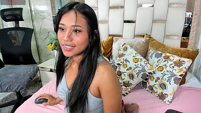 thalia nichols online show from April 28, 2026, 4:28 am