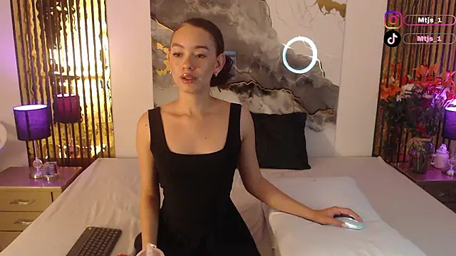 MiticaBrennet  online show from March 5, 2026, 5:03 am