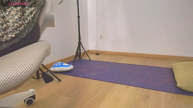 Sweet Eira online show from April 24, 2026, 6:43 pm