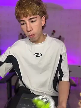 kaelwolf tay online show from April 11, 2026, 7:07 pm