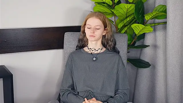 ToyaPletz online show from November 25, 2025, 8:14 am