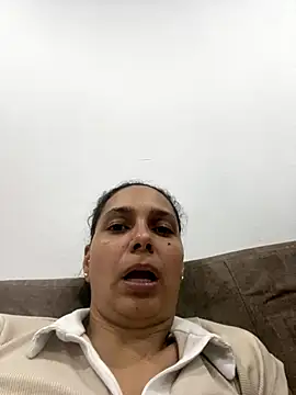 candyysofhia online show from November 23, 2025, 2:33 am