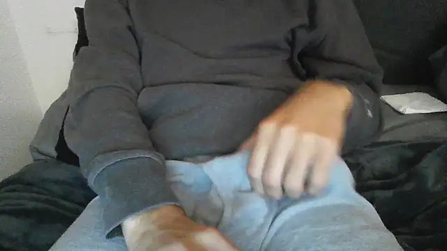 Snapshot of latinman7944 chatting on February 16, 2026, 7:15 am latinman7944 online show from February 16, 2026, 7:15 am