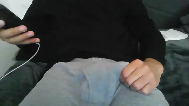 Snapshot of latinman7944 chatting on February 25, 2026, 6:56 am latinman7944 online show from February 25, 2026, 6:56 am