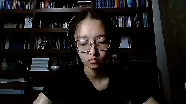 LinaClous online show from March 7, 2026, 2:58 pm