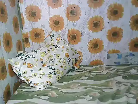 Smilinglovely online show from March 12, 2026, 10:16 pm