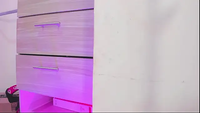 Miss JulietaShadow online show from December 1, 2025, 8:25 pm