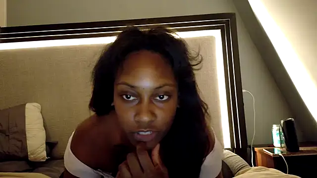 melaniekitten online show from November 30, 2025, 7:56 am