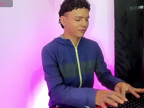 secret justin7 online show from November 29, 2025, 12:19 pm