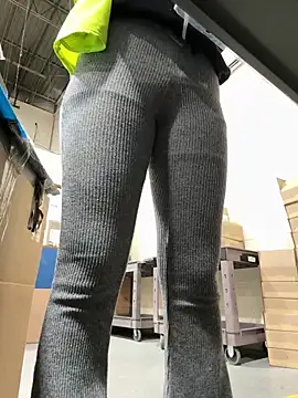 nikkisant online show from November 25, 2025, 2:17 pm