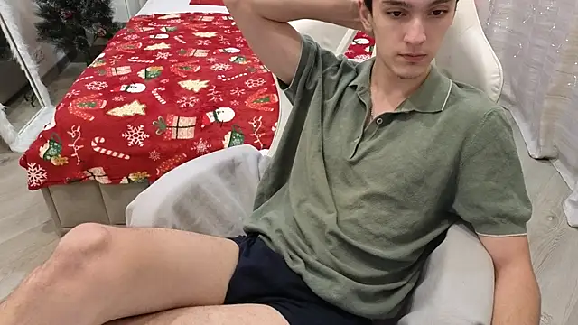 MoonlinSkinn online show from December 22, 2025, 1:02 am