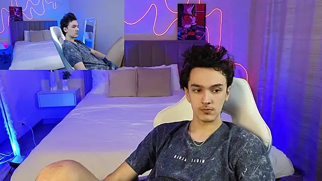 MoonlinSkinn online show from February 15, 2026, 1:02 am