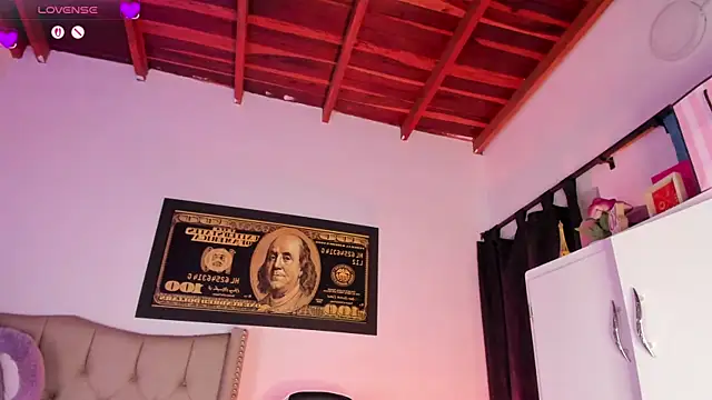 Snapshot of KarolRojas_22 chatting on June 24, 2026, 8:52 pm KarolRojas 22 online show from June 24, 2026, 8:52 pm