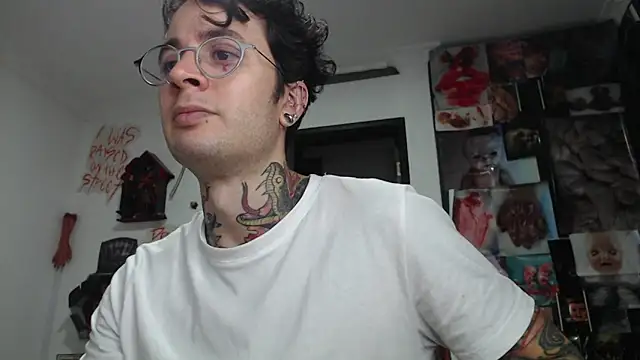 CryBoy13 online show from December 3, 2025, 4:31 am