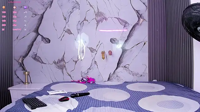 LicyStark online show from December 2, 2025, 11:48 am