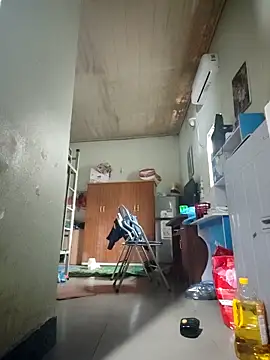 LianLaz online show from December 19, 2025, 7:48 am