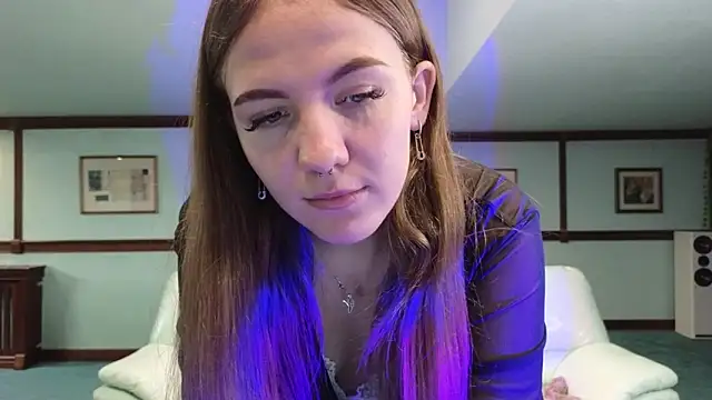 Snapshot of KiraRustle chatting on December 19, 2025, 2:29 am KiraRustle online show from December 19, 2025, 2:29 am