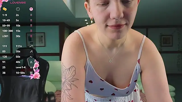 Snapshot of KiraRustle chatting on March 4, 2026, 2:17 am KiraRustle online show from March 4, 2026, 2:17 am