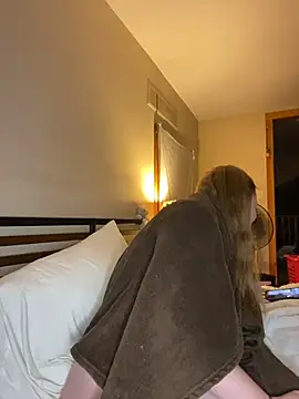 Snapshot of SmirkFans chatting on February 3, 2026, 5:27 am SmirkFans online show from February 3, 2026, 5:27 am