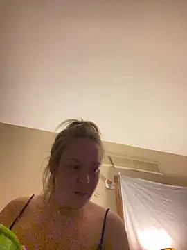 Snapshot of SmirkFans chatting on February 25, 2026, 2:32 am SmirkFans online show from February 25, 2026, 2:32 am