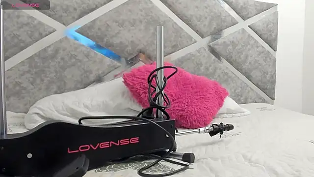 VALERIAQUEENTS   online show from March 23, 2026, 11:47 am