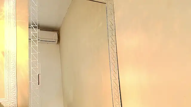 HallieStone online show from April 21, 2026, 12:11 pm