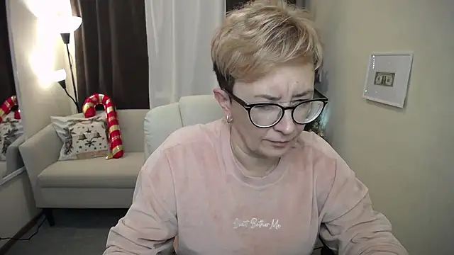 ChristinaRainforce online show from December 1, 2025, 1:38 pm