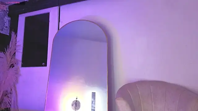 megan lenon online show from June 14, 2026, 2:24 am