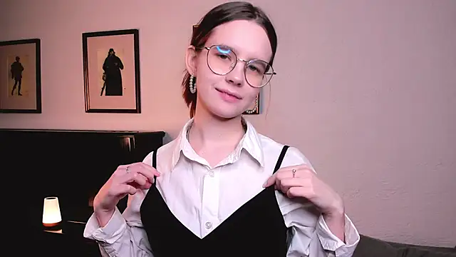 GennieKelso online show from December 4, 2025, 3:32 pm