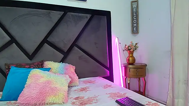 TashaNaughty4u online show from December 5, 2025, 12:14 pm