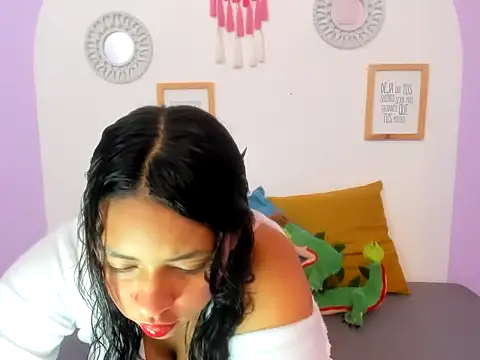 IrisMayer online show from November 26, 2025, 8:21 pm