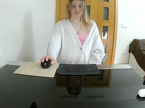 Adelyxveex online show from December 17, 2025, 9:59 am