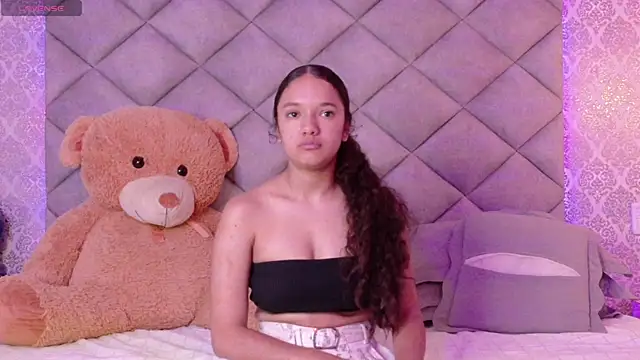 TinyCurlQueen online show from December 5, 2025, 7:54 pm