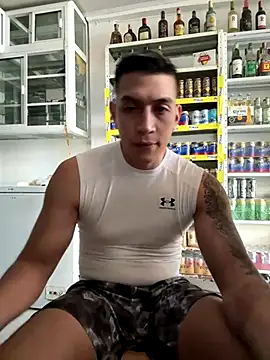 Snapshot of OliverWest04 chatting on December 18, 2025, 10:05 pm OliverWest04 online show from December 18, 2025, 10:05 pm