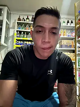 Snapshot of OliverWest04 chatting on December 20, 2025, 3:13 am OliverWest04 online show from December 20, 2025, 3:13 am