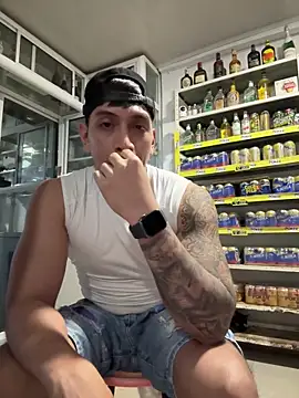 Snapshot of OliverWest04 chatting on April 14, 2026, 12:16 am OliverWest04 online show from April 14, 2026, 12:16 am