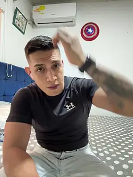 Snapshot of OliverWest04 chatting on April 14, 2026, 5:19 pm OliverWest04 online show from April 14, 2026, 5:19 pm