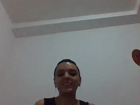 VANESA HERRERA  online show from November 27, 2025, 9:06 pm