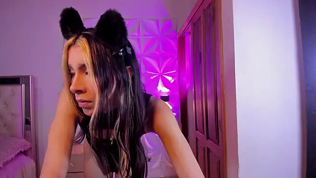 Violett Divine online show from January 18, 2026, 3:43 am