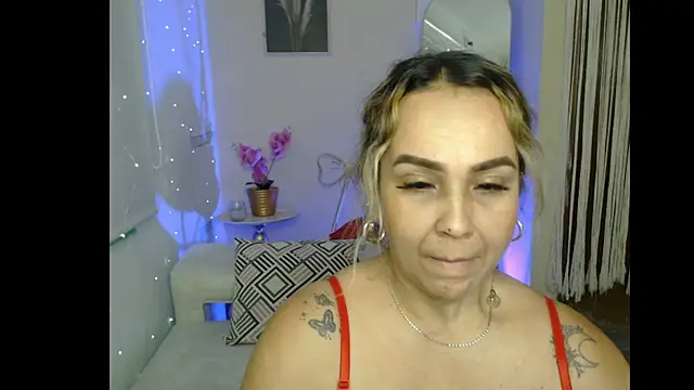 Snapshot of Aunty_milf chatting on June 16, 2026, 8:00 pm Aunty milf online show from June 16, 2026, 8:00 pm