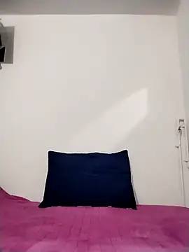 NiinaHans online show from December 4, 2025, 10:57 am