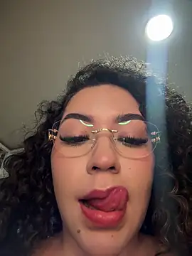 Snapshot of VictoriaaRose chatting on July 3, 2026, 2:18 am VictoriaaRose online show from July 3, 2026, 2:18 am