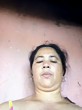 Snapshot of pretty_hotmom07 chatting on November 28, 2025, 6:05 am pretty hotmom07 online show from November 28, 2025, 6:05 am