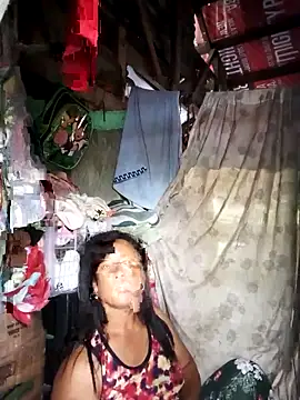 Snapshot of pretty_hotmom07 chatting on December 5, 2025, 7:28 am pretty hotmom07 online show from December 5, 2025, 7:28 am