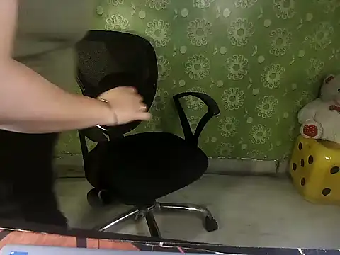 01Monika online show from December 2, 2025, 5:13 am