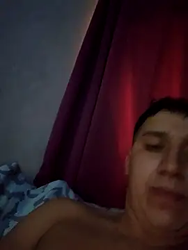 Alvarezz0202 online show from April 24, 2026, 8:33 pm