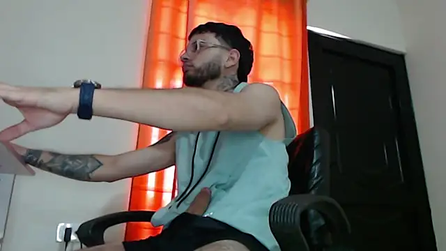 latin-dick18 online show from November 25, 2025, 6:30 pm