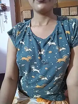 Snapshot of RASHMI_SHARMA9 chatting on June 3, 2026, 2:33 pm RASHMI SHARMA9 online show from June 3, 2026, 2:33 pm