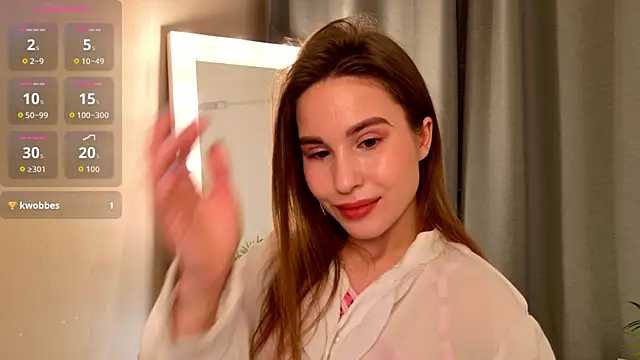 RoyalLina online show from December 3, 2025, 9:24 pm